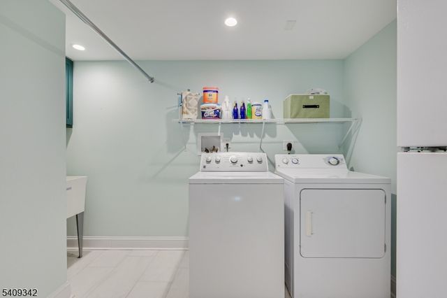 5 Woodmere Rd, North Brunswick Twp., NJ 08902