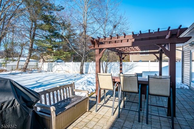 5 Woodmere Rd, North Brunswick Twp., NJ 08902