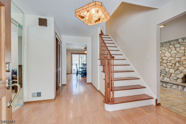 5 Woodmere Rd, North Brunswick Twp., NJ 08902