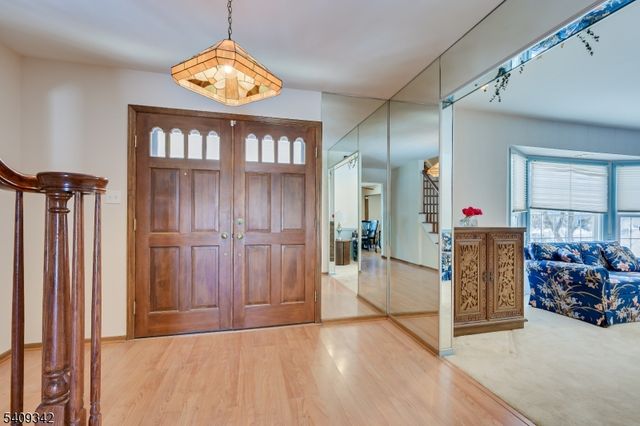 5 Woodmere Rd, North Brunswick Twp., NJ 08902