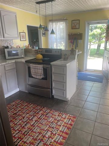 1285 S Cummings Road, Davison, MI 48423