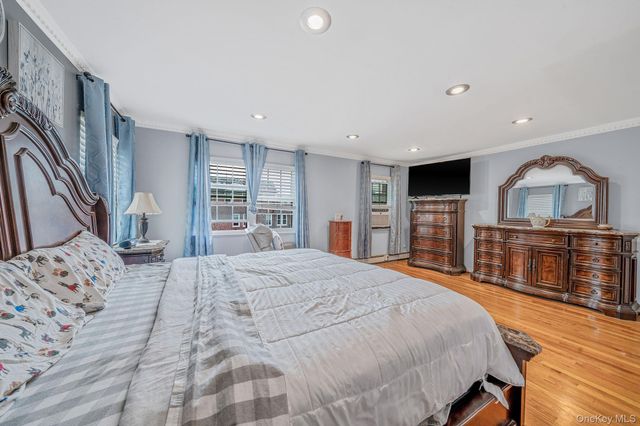 8605 77th Avenue, Glendale, NY 11385