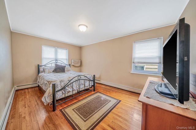 8605 77th Avenue, Glendale, NY 11385