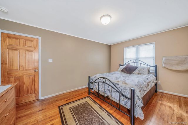 8605 77th Avenue, Glendale, NY 11385