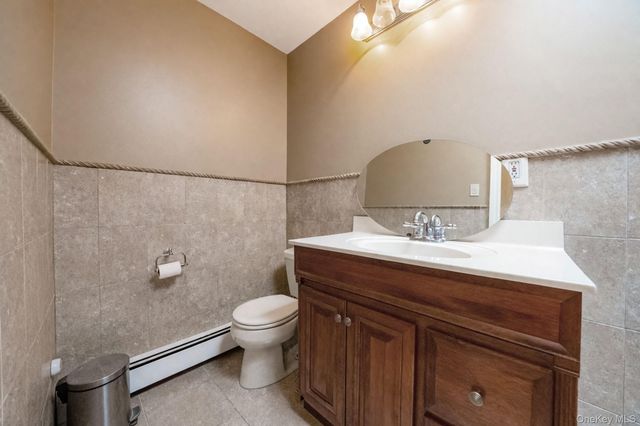8605 77th Avenue, Glendale, NY 11385