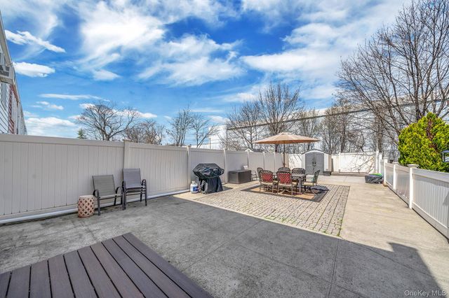 8605 77th Avenue, Glendale, NY 11385