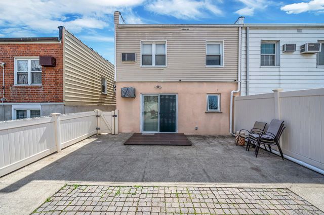 8605 77th Avenue, Glendale, NY 11385