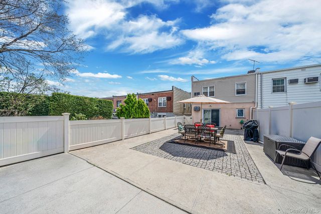 8605 77th Avenue, Glendale, NY 11385