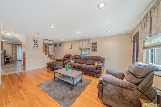 8605 77th Avenue, Glendale, NY 11385