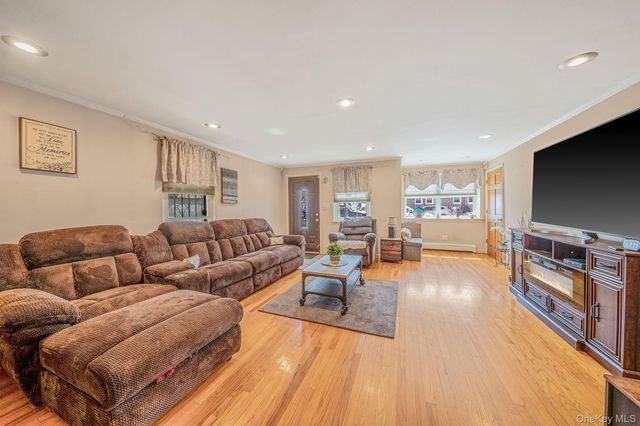 8605 77th Avenue, Glendale, NY 11385