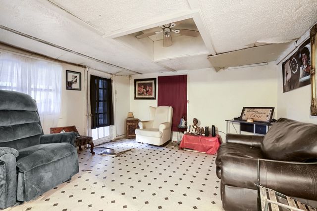1012 E Jefferson Street, Waxahachie, TX 75165