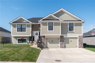 506 SW Meadowood Drive, Grain Valley, MO 64029