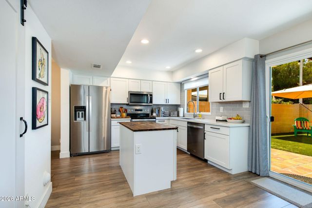 8323 E KEIM Drive, Scottsdale, AZ 85250
