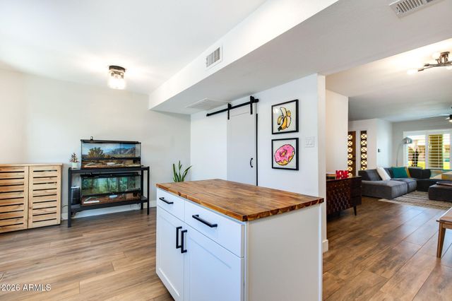 8323 E KEIM Drive, Scottsdale, AZ 85250