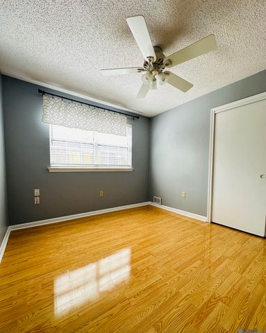 1320 Briarrose Dr, Baton Rouge, LA 70810