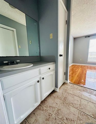 1320 Briarrose Dr, Baton Rouge, LA 70810