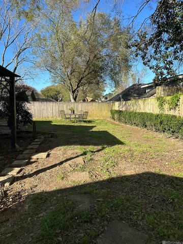 1320 Briarrose Dr, Baton Rouge, LA 70810