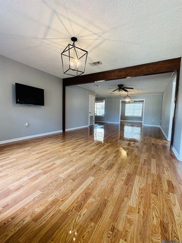 1320 Briarrose Dr, Baton Rouge, LA 70810