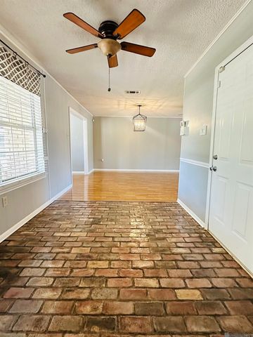 1320 Briarrose Dr, Baton Rouge, LA 70810