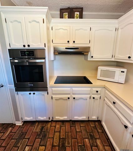 1320 Briarrose Dr, Baton Rouge, LA 70810