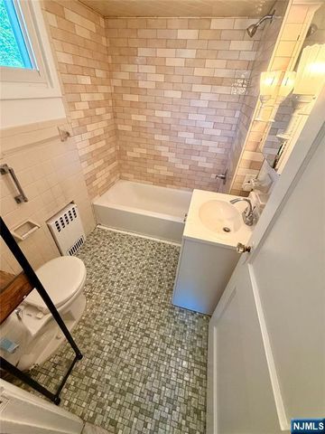 10 Kinderkamack Road 1, Woodcliff Lake, NJ 07677