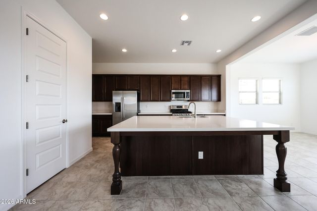 7695 W SMOKETREE Drive, Peoria, AZ 85383