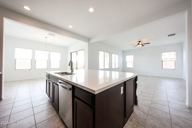 7695 W SMOKETREE Drive, Peoria, AZ 85383