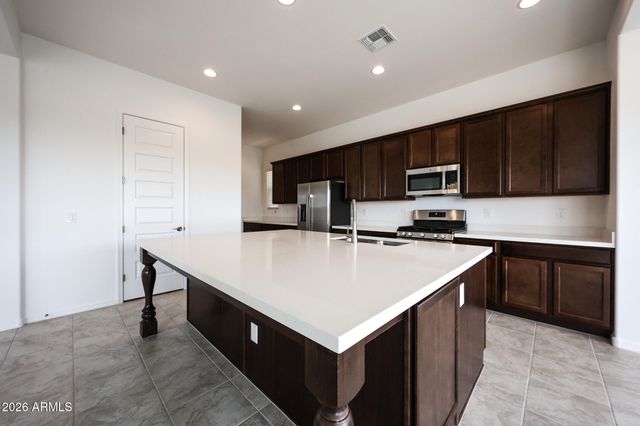 7695 W SMOKETREE Drive, Peoria, AZ 85383