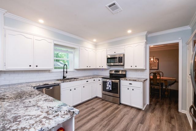 3 Coachlight Circle, Little Rock, AR 72227