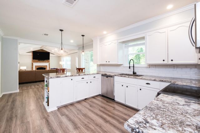 3 Coachlight Circle, Little Rock, AR 72227