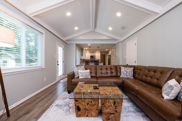 3 Coachlight Circle, Little Rock, AR 72227