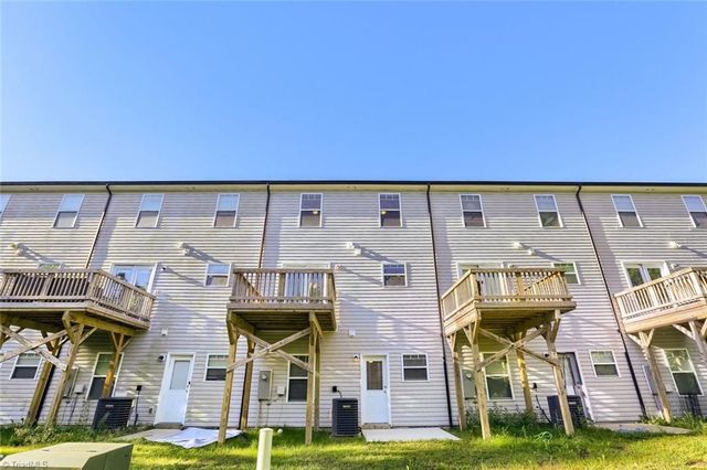 306 Beaumont Circle, Clemmons, NC 27012
