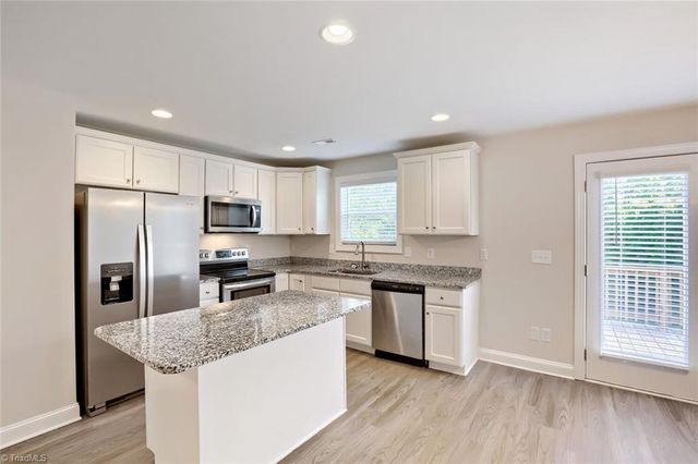 306 Beaumont Circle, Clemmons, NC 27012