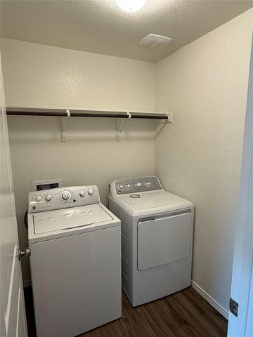 100 Granville CT, Jarrell, TX 76537
