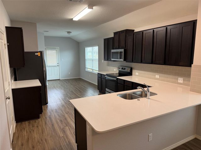 100 Granville CT, Jarrell, TX 76537