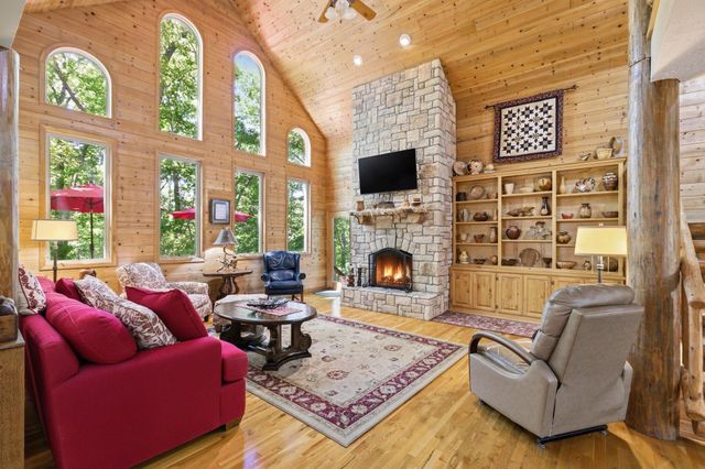 993 S Oak Ridge Road, Nixa, MO 65714