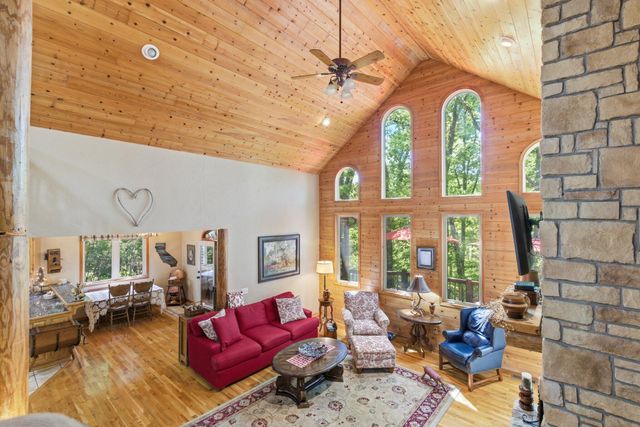 993 S Oak Ridge Road, Nixa, MO 65714