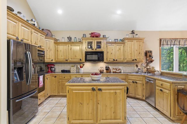 993 S Oak Ridge Road, Nixa, MO 65714