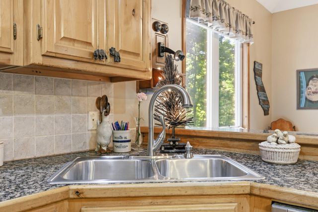 993 S Oak Ridge Road, Nixa, MO 65714