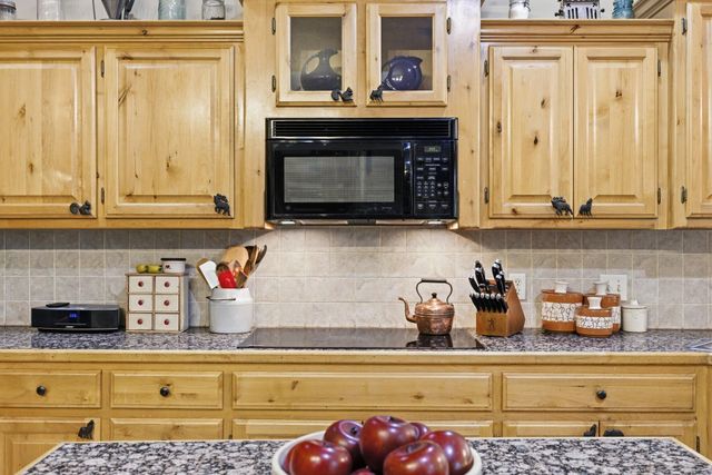 993 S Oak Ridge Road, Nixa, MO 65714