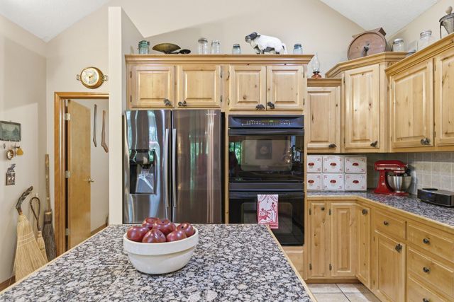 993 S Oak Ridge Road, Nixa, MO 65714