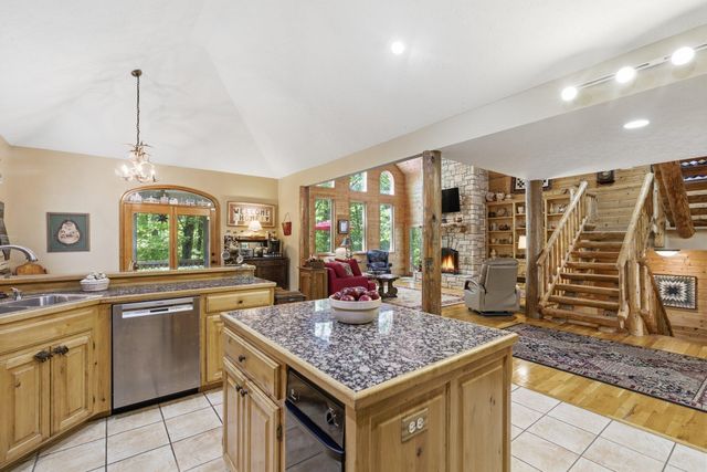 993 S Oak Ridge Road, Nixa, MO 65714