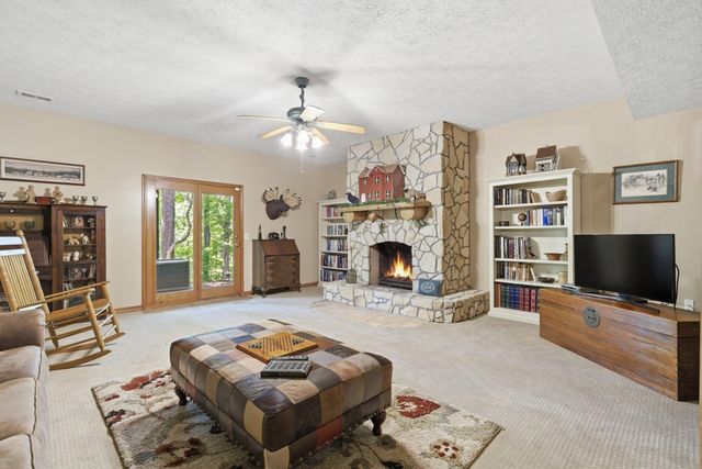993 S Oak Ridge Road, Nixa, MO 65714