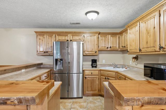 993 S Oak Ridge Road, Nixa, MO 65714