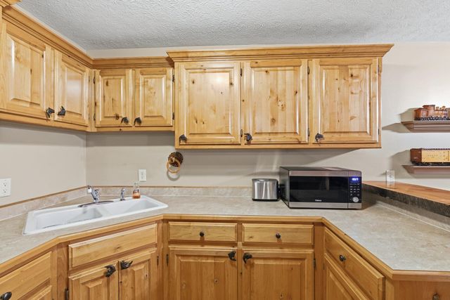 993 S Oak Ridge Road, Nixa, MO 65714