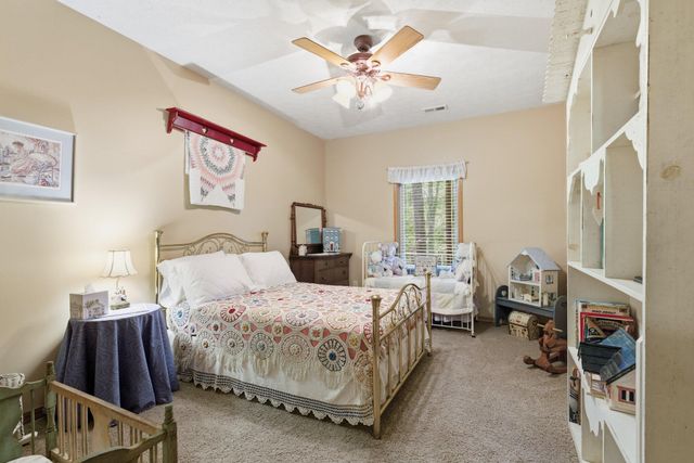 993 S Oak Ridge Road, Nixa, MO 65714
