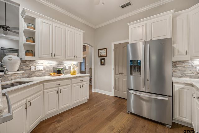 5723 Gloucester Dr, Tyler, TX 75707