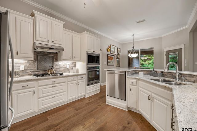 5723 Gloucester Dr, Tyler, TX 75707