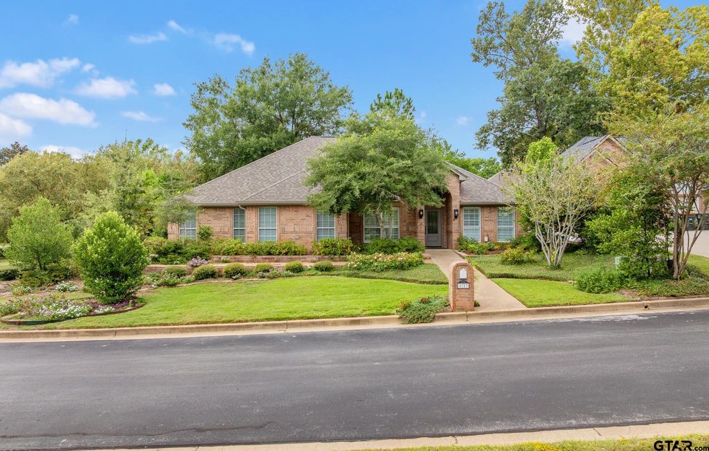 5723 Gloucester Dr, Tyler, TX 75707
