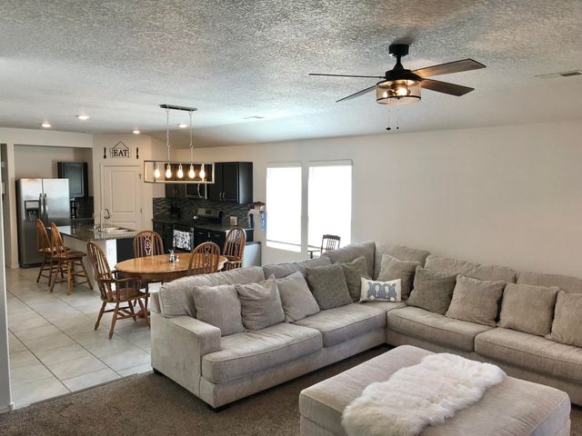 5805 Colfax Place NE, Rio Rancho, NM 87144